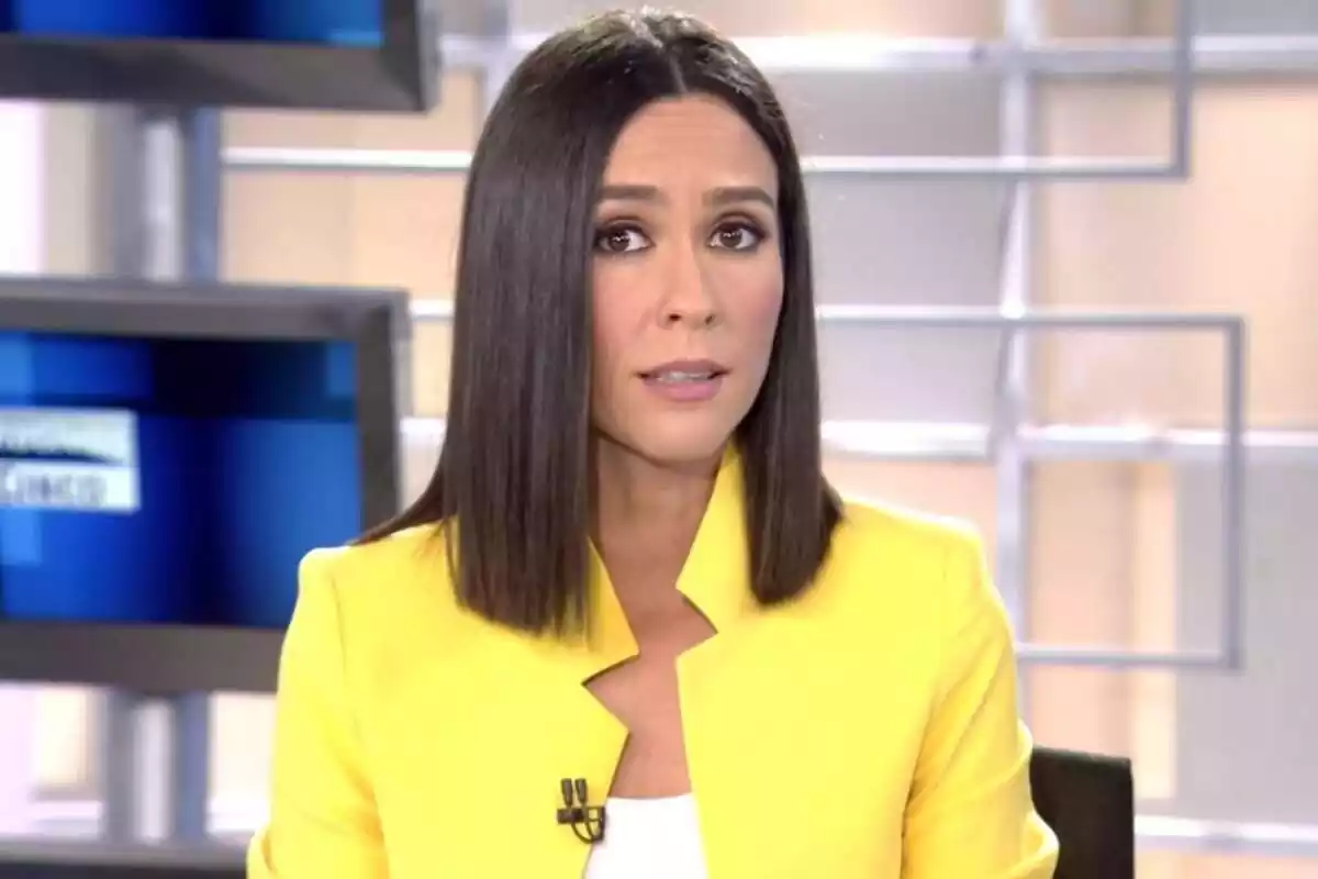 Captura d'Alba Lago com a presentadora d'Informatius Telecinco