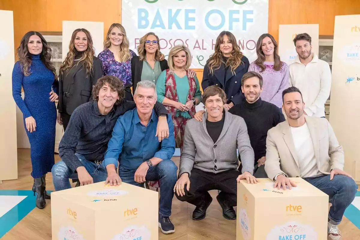 Fotografia grupal dels concursants de Bake Off: Famosos al forn a La 1