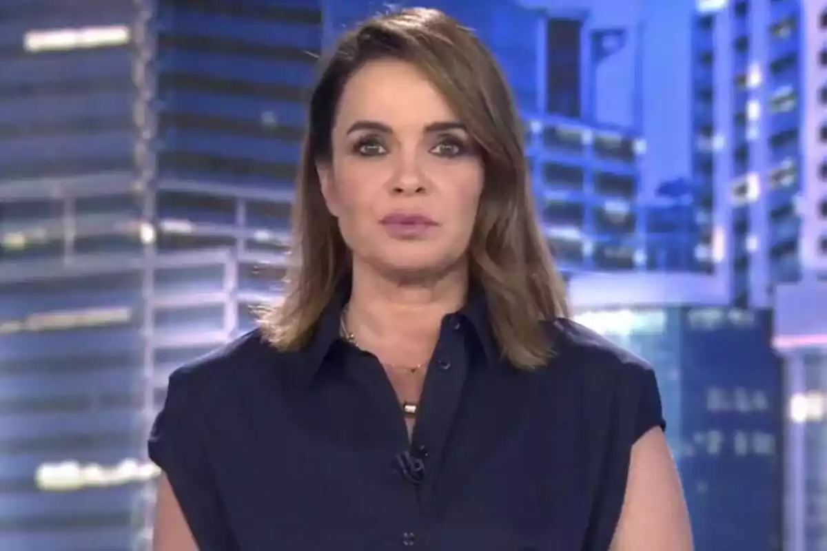 Captura de Carme Chaparro com a presentadora d'Informatius Telecinco