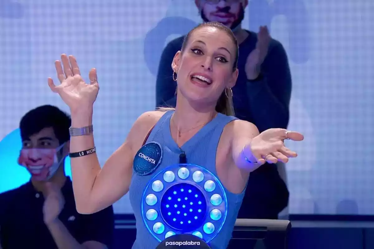 Captura de la cantant Conchita com a convidada de Pasapalabra a Antena 3 Captura de la cantant Conchita com a convidada de Pasapalabra a Antena 3