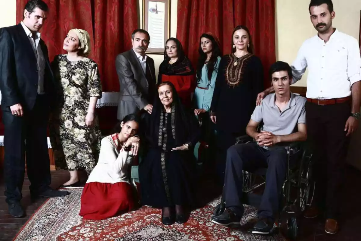 Posat dels protagonistes d'Esposa Joven, la nova sèrie turca de Nova