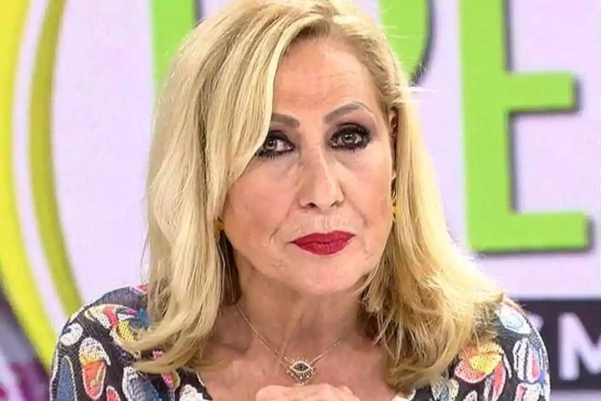 Primer pla de Rosa Benito trista amb ulls plorosos en 'Ya es mediodía' de Telecinco Primer pla de Rosa Benito trista amb ulls plorosos en 'Ya es mediodía' de Telecinco