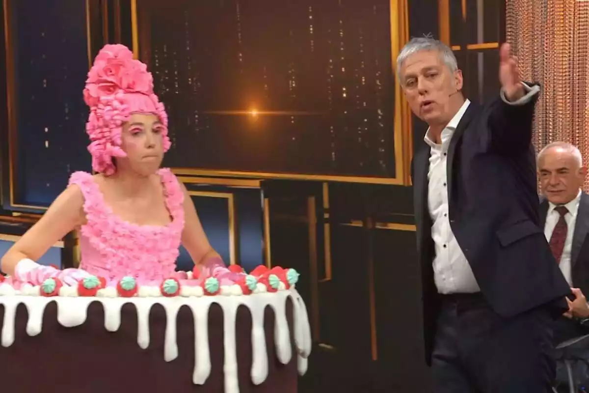Captura d'Albert Om amb Judit Martin a la gala dels 40 anys de TV3