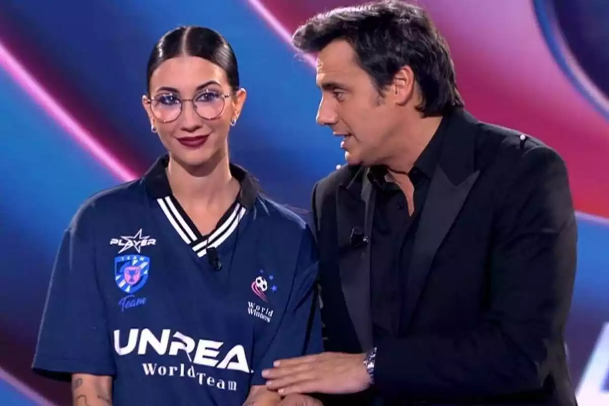 Captura de Naomi Asensi amb Ion Aramendi al debat final de GH VIP