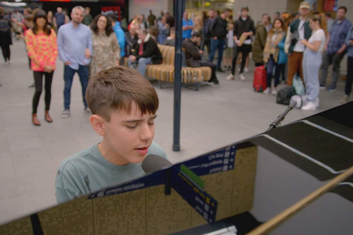 Captura del Piano, amb un nen tocant l'instrument al nou format de laSexta