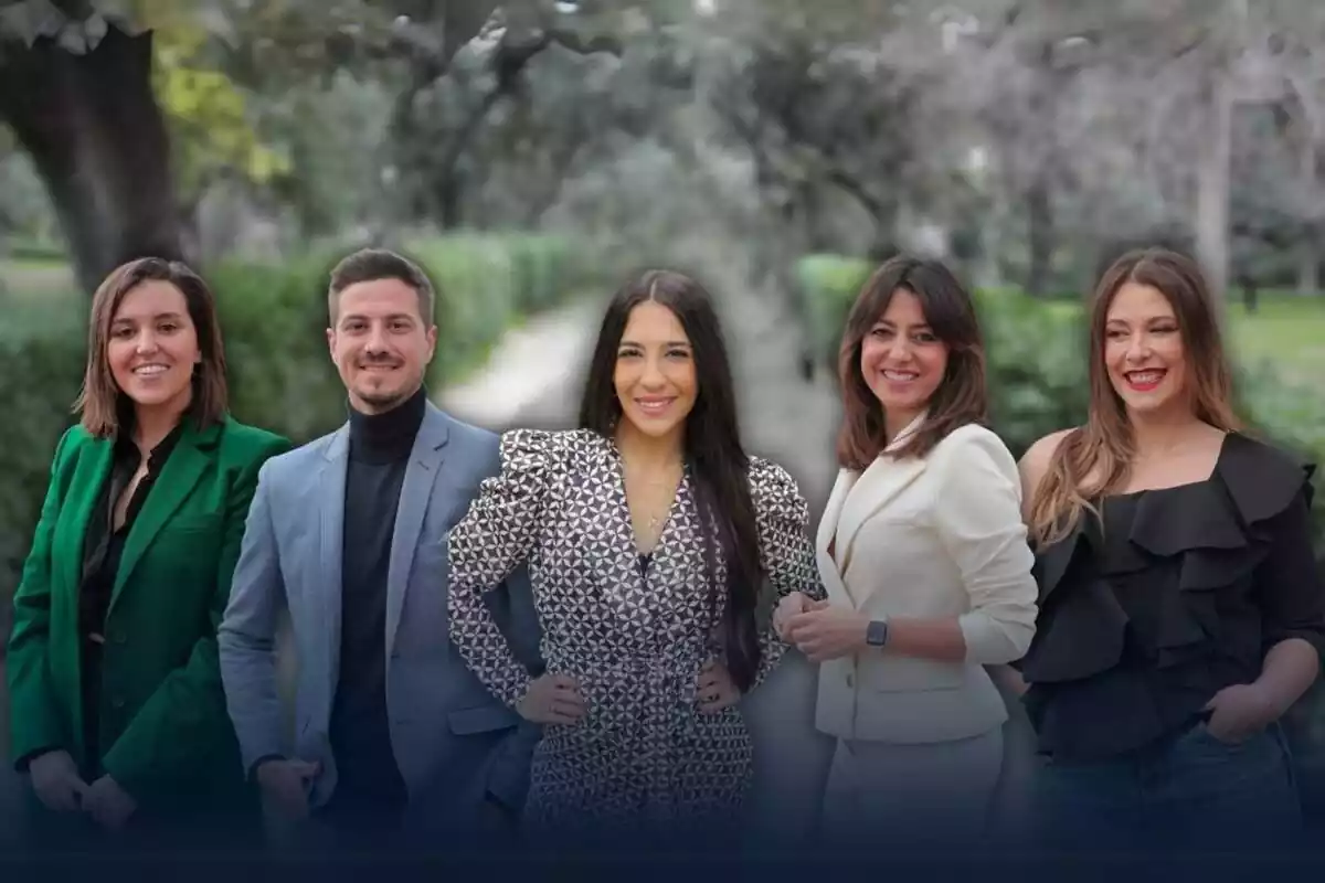 Muntatge dels presentadors de Canal Extremadura: Isa Casilda, Lola Trigoso, Sara Bravo, Juan Pedro Sánchez i Rocío Hernández
