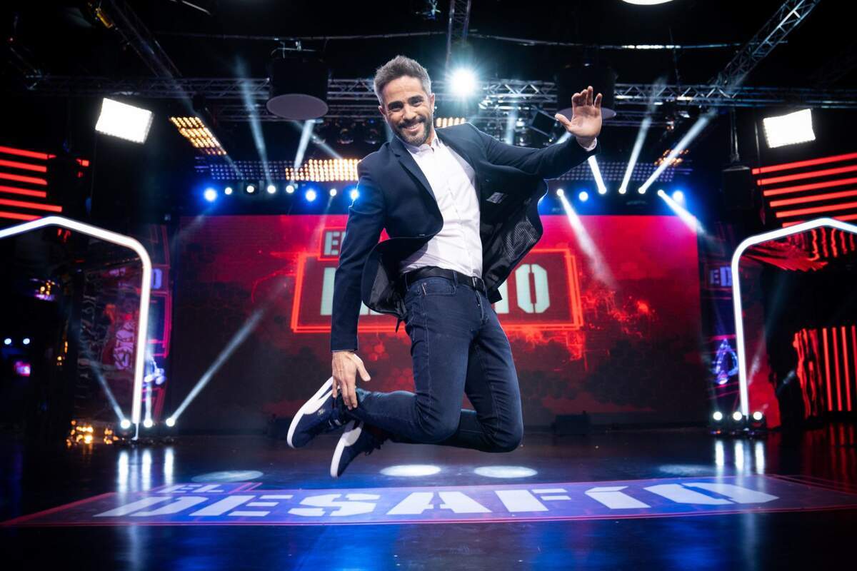 Posat de Roberto Leal saltant com a presentador del Desafiament a Antena 3