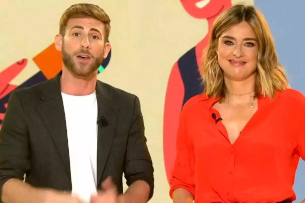 Sandra Barneda i César Muñoz mirant a càmera a Así es la vida de Telecinco