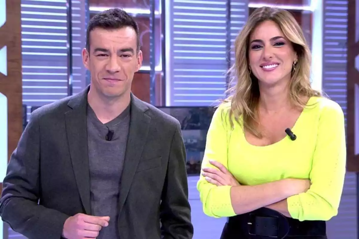 Captura de Verónica Dulanto i José Luis Vidal com a presentadors de Cuatro al día